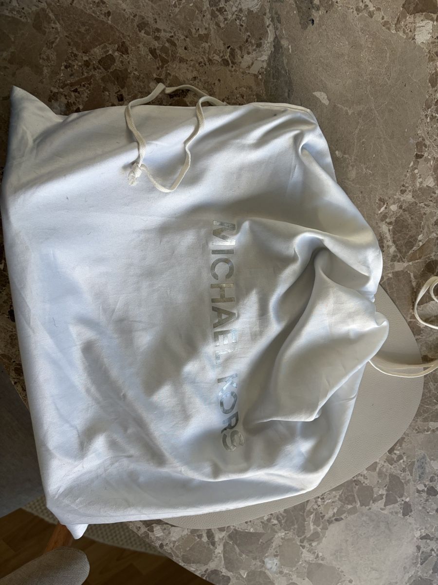 Michael Kors Borse: Michael Kors Navy Tote Bag - Stylish and Spacious – Usato da Wallisellen venduto da Beaborgezzz 6