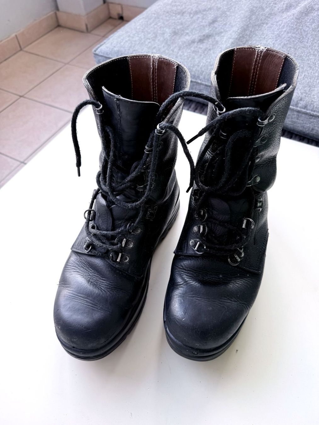 Schweizer Armee Herrenschuhe: Schweizer Armee Kampfstiefel MINERVA, Echtleder, Schwarz – Gebraucht aus Nottwil von rattkatz