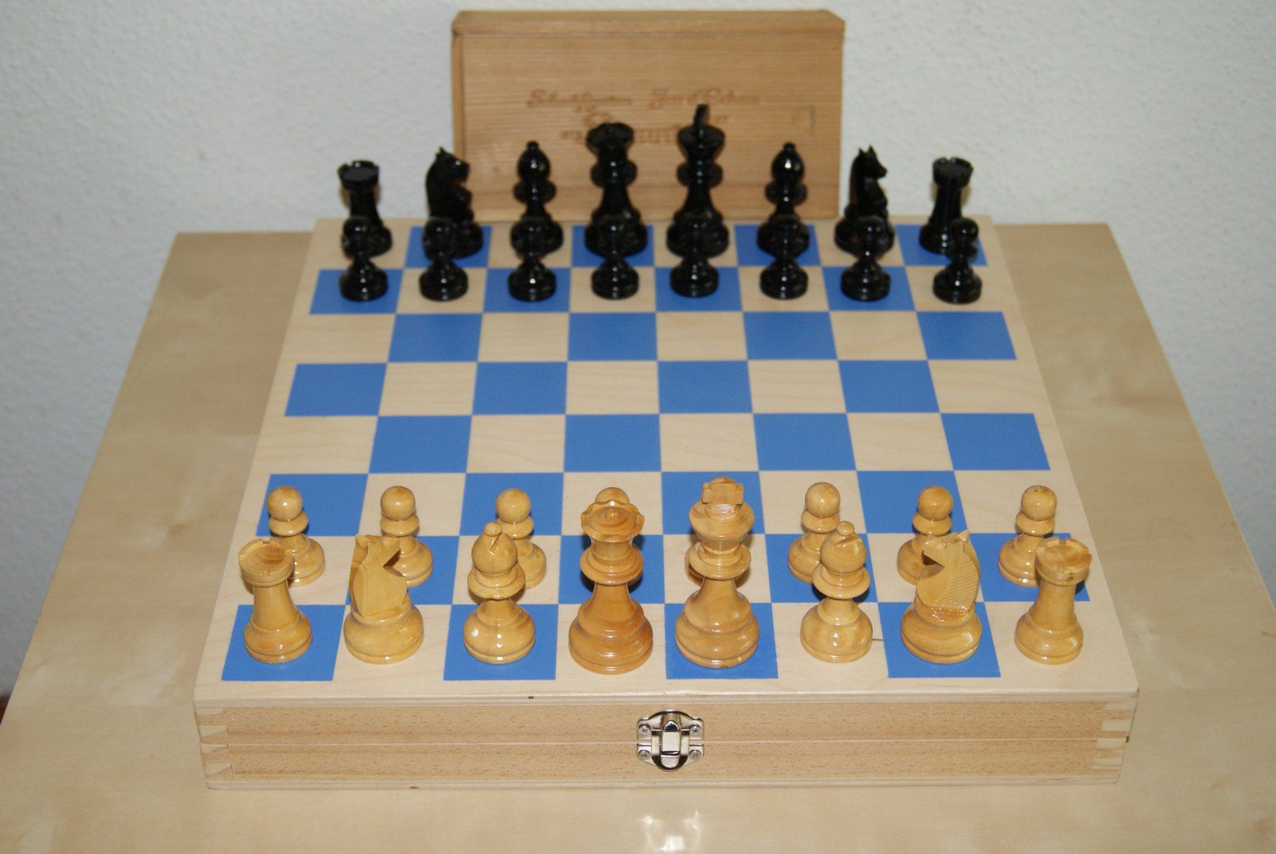 Giochi: Schachbrett-Box mit Staunton Figuren / Plus – Usato da Zürich venduto da Widi1