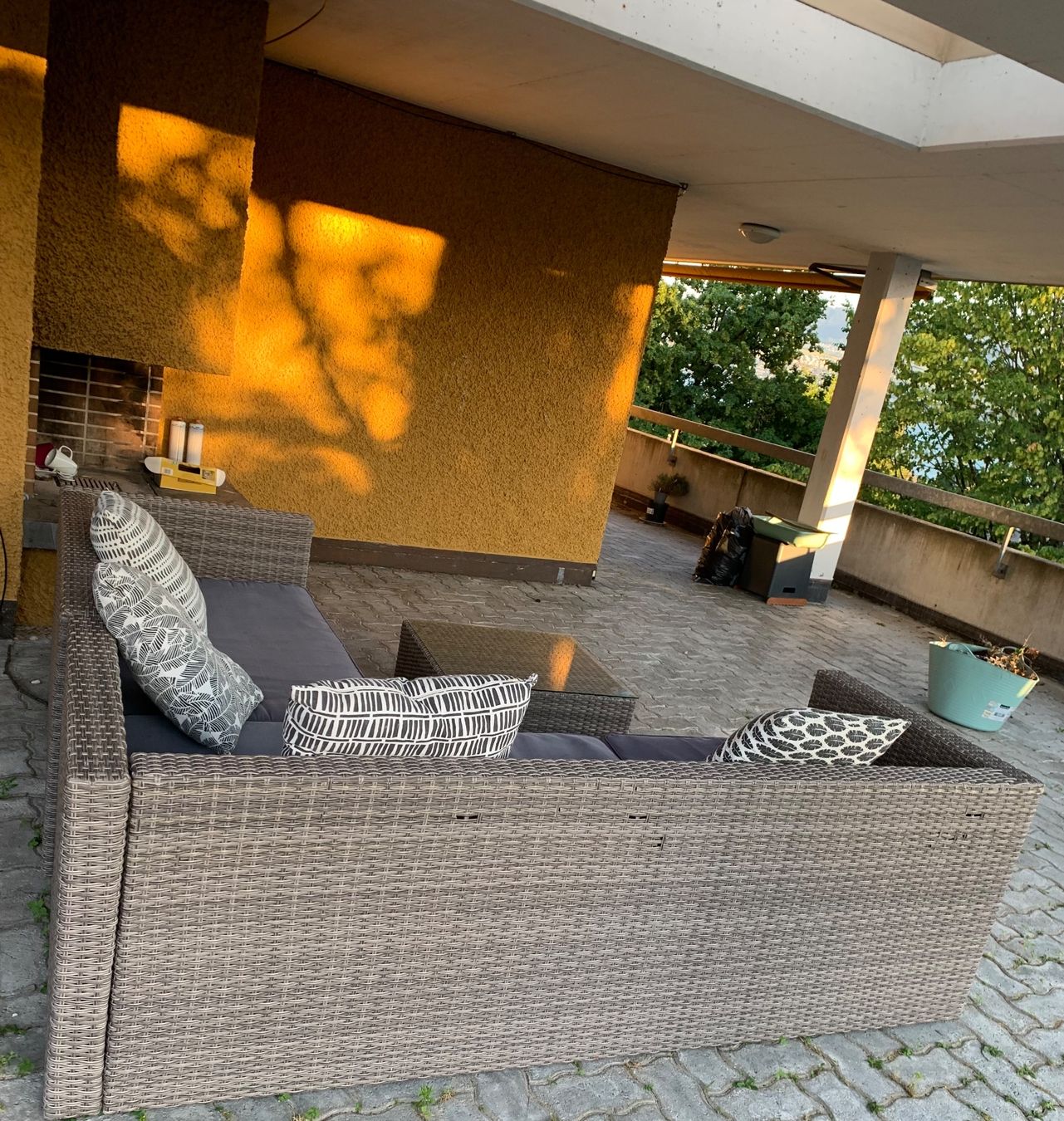 Set di tavolo e panche: Rattan Ecklounge 3-teilig für Garten oder Balkon – Usato da Männedorf venduto da jules_acer 1