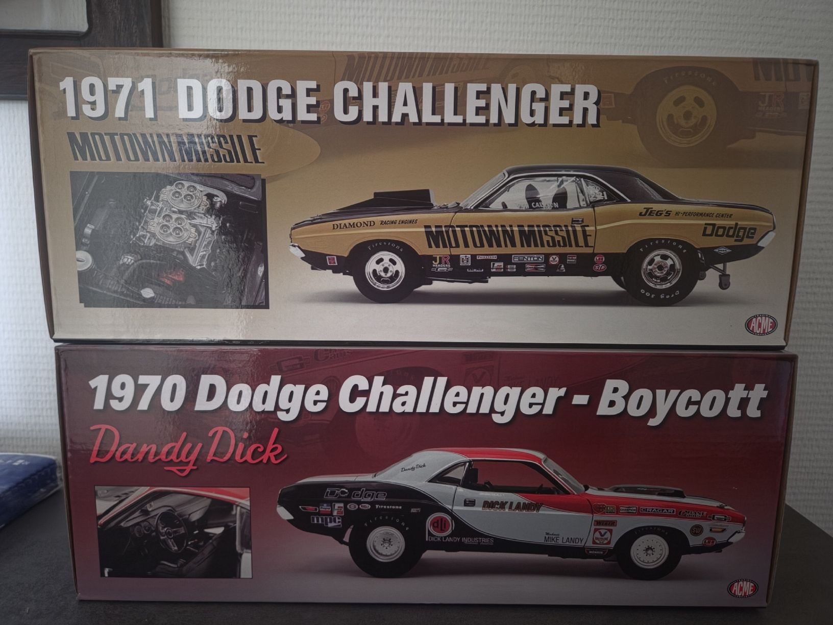 Dodge Voitures modèles: Dodge Challenger Set, 1:18 Acme  – Neuf avec emballage d'origine à Bern par WeLoveCars 1