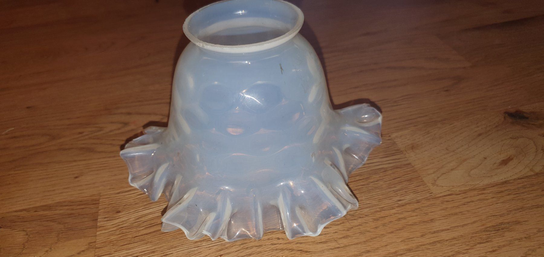 Lampade: Schönes Opalin Lampenglas – Usato da Flawil venduto da Naphtali 1