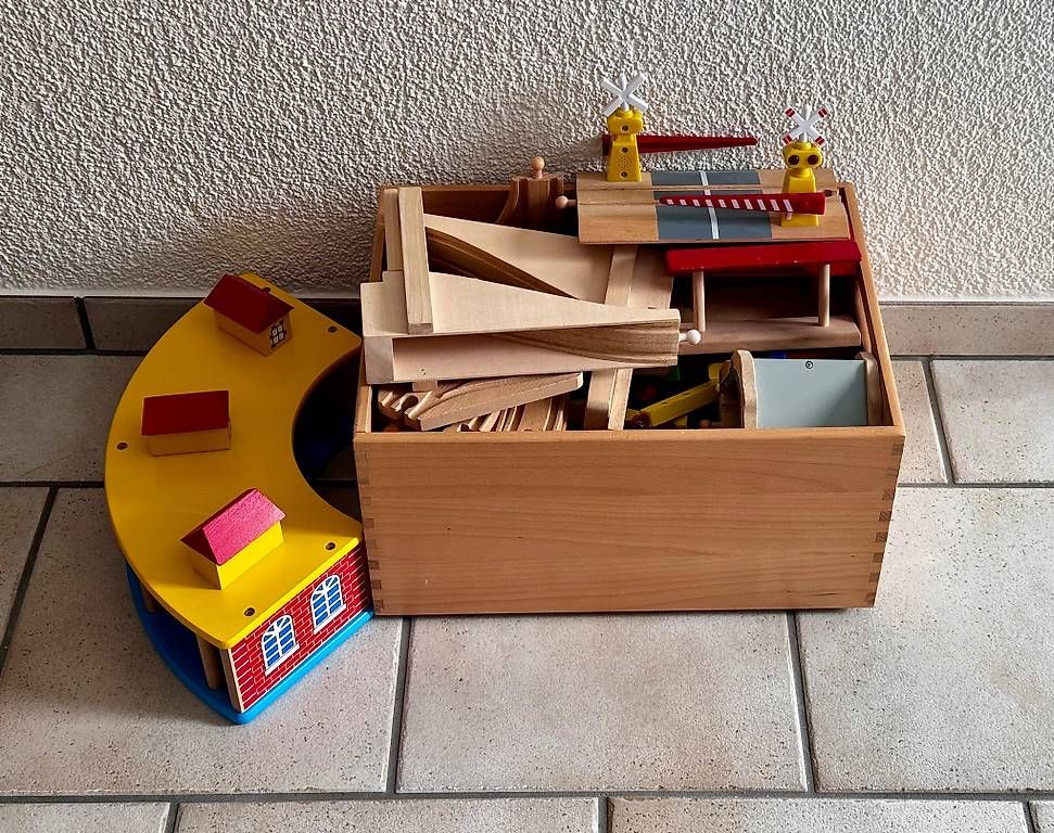 Giocattoli: Eisenbahnset mit vielen Extras – Usato da Gersau venduto da walin_6442