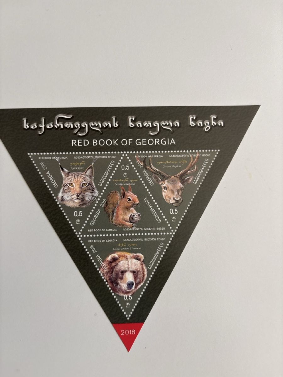 Tutti i francobolli: Block Georgien "Rotes Buch" WILDTIERE Dreiecksform – Nuovo e nell'imballaggio originale da Zürich venduto da b.fabio