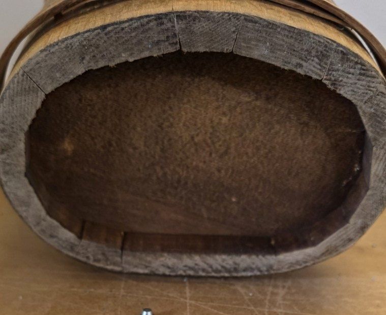 Sonstige Büroeinrichtungen: Rustikaler Regenschirmständer aus Holz mit Bauernmalerei – Gebraucht aus Flums von Flumsantik 6