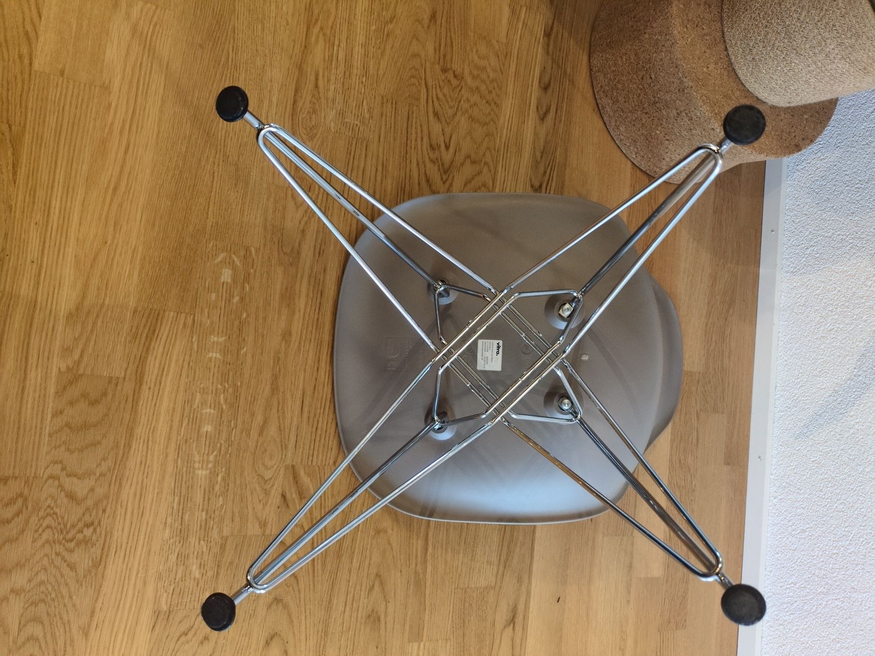 Vitra Sedie: Original Eames Plastic Side Chair DSR Farbe 23 – Usato da Horgen venduto da jen_x8fv 4