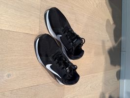 Nike Downshifted 8 Laufschuhe Schwarz Weiss Gr. 36.5 Damen