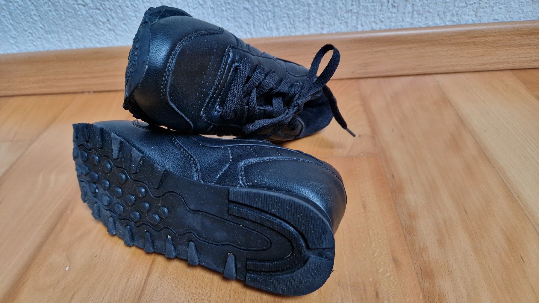 Scarpe da uomo: Turnschuhe Freizeitschuhe schwarz/36 – Usato da Rickenbach LU venduto da esmarti 2