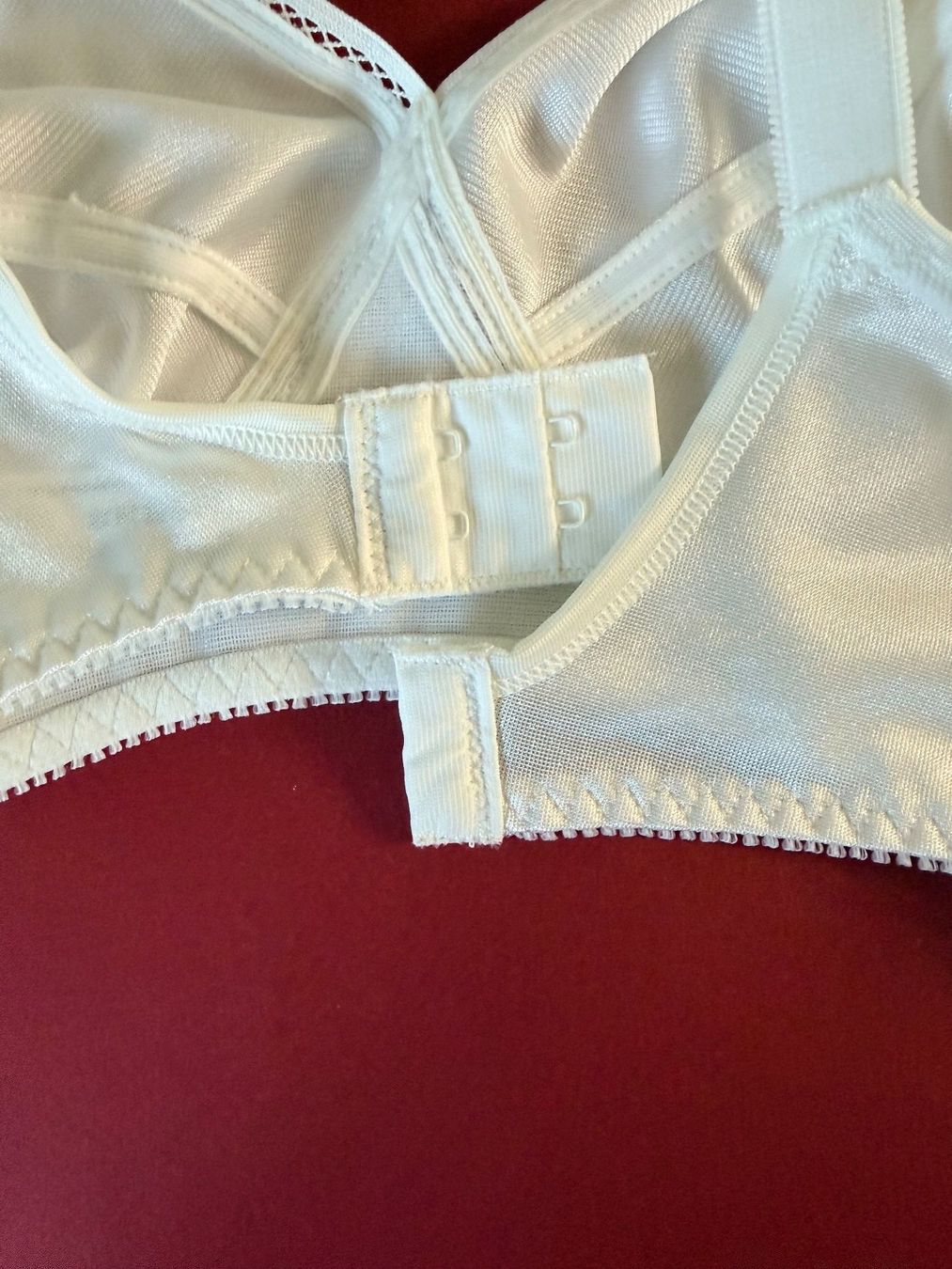 Triumph Sonstige Unterwäsche: TRIUMPH, Bügelloser BH ELASTIFORM, Grösse 90C, Farbe Weiss – Neu und originalverpackt aus Rudolfstetten von gst_g7xl 4