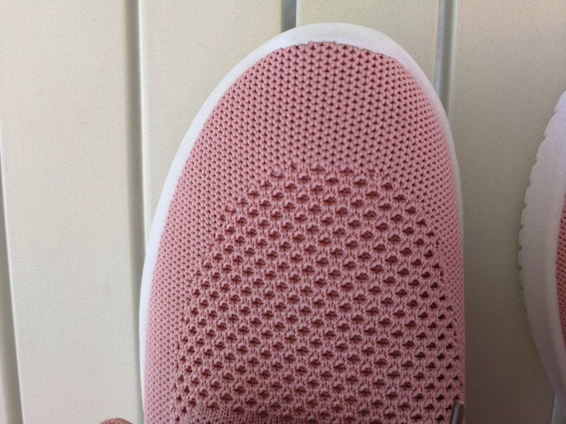 Scarpe da donna: Neue, hellrote Stoff Sneakers (Chicoree), Gr. 41 – Nuovo (secondo la descrizione) da Meggen venduto da SellingGoods_1 1