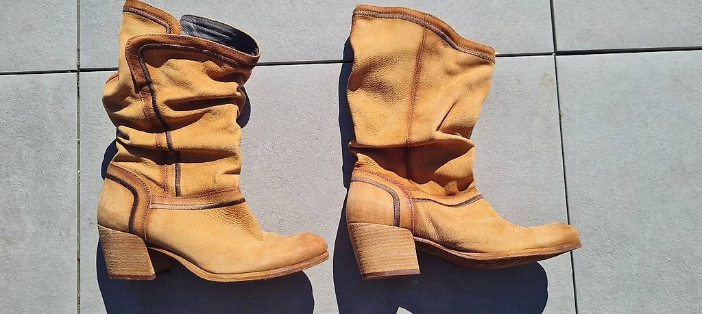 Scarpe da donna: Lederstiefel hochwertig GR. 40 – Usato da Walde SG venduto da Sabaju01