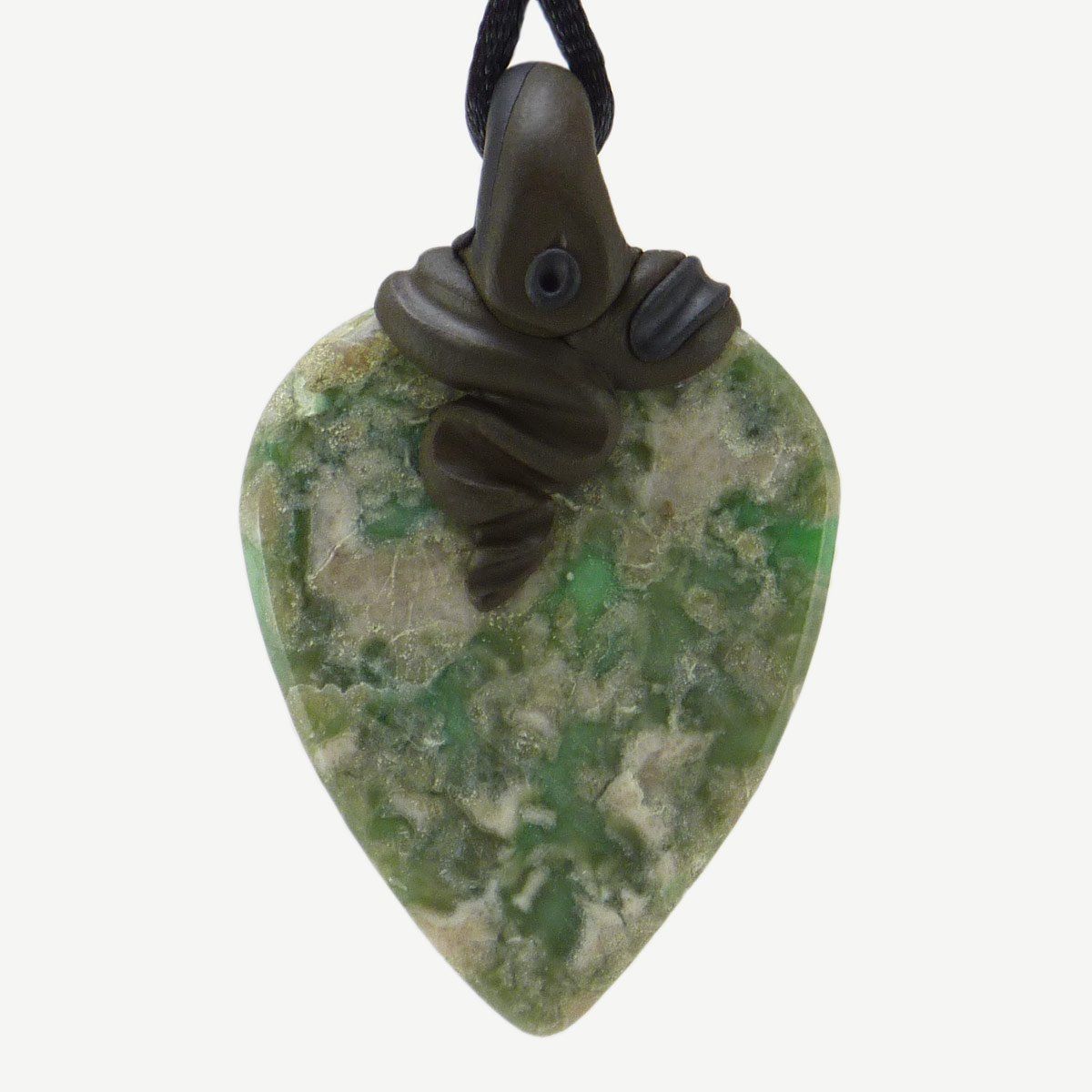 Minerali & Pietre curative: Variscit Steinanhänger, mit eingefasstem Lapislazuli – Nuovo e nell'imballaggio originale da Meilen venduto da Kaleidoskopia 2