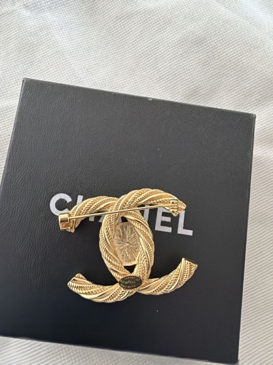 Chanel Broschen & Nadeln: Chanel Brooch, Gold-Tone CC Logo, Elegant Accessory – Gebraucht aus Geneve von esp_8rbh 2