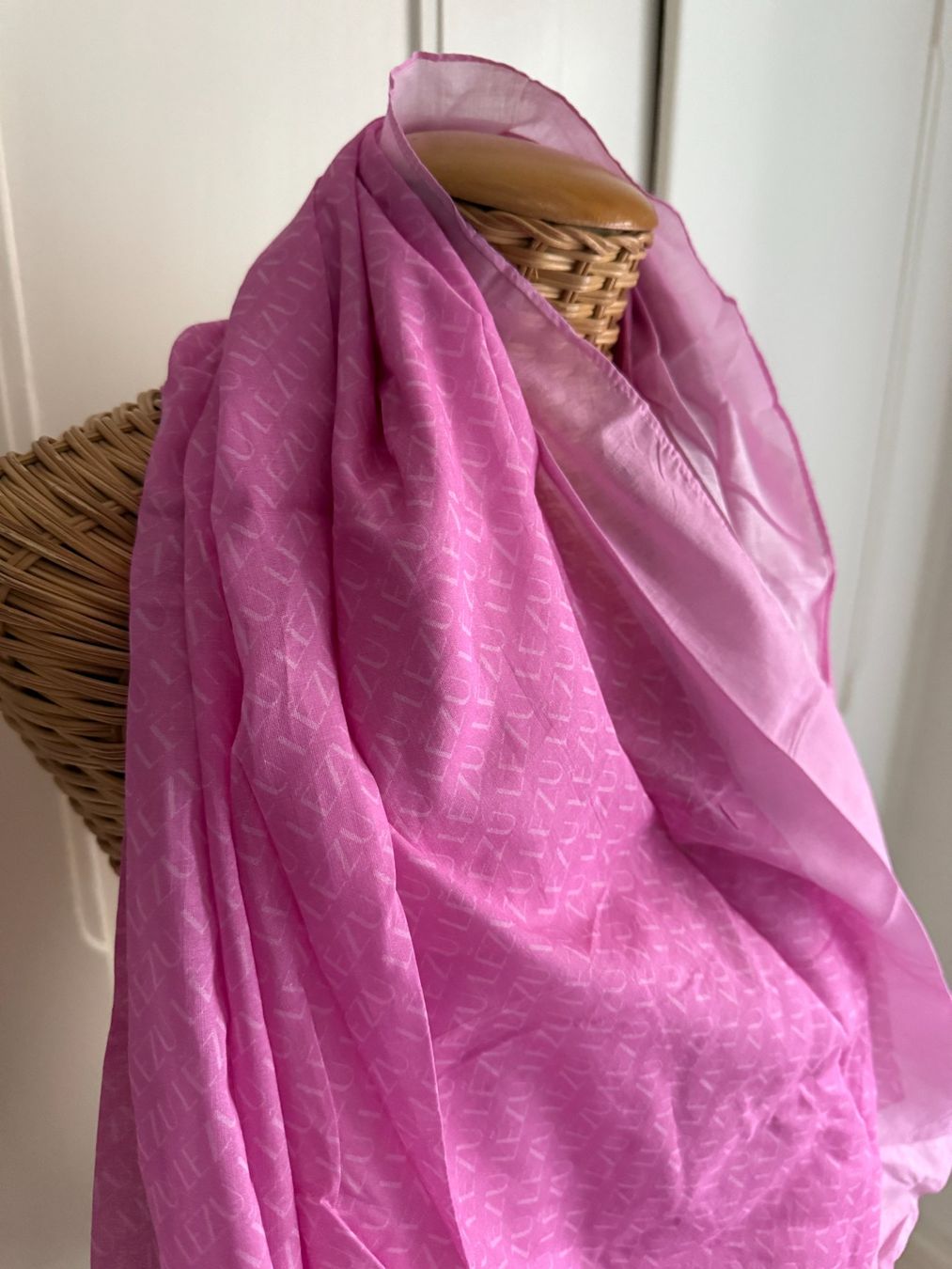 Foulard & Sciarpe: LEZU - Schal Tuch pink NEU – Nuovo e nell'imballaggio originale da Zürich venduto da Diazaio 2
