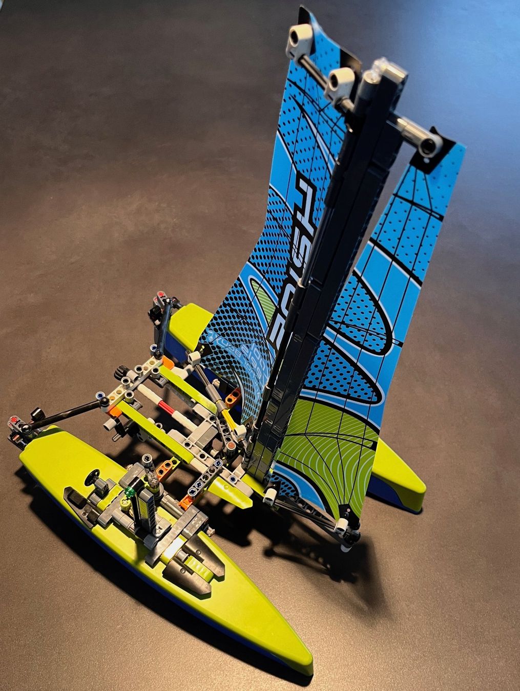Lego Baukästen: Lego technic catamaran 42105 – Gebraucht aus lausanne von mil_mz28