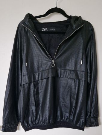 ZARA Schwarzes Sweatshirt mit Lederoptik, Gr. S