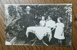 AK Familienfoto, kennt jemand die Familie?