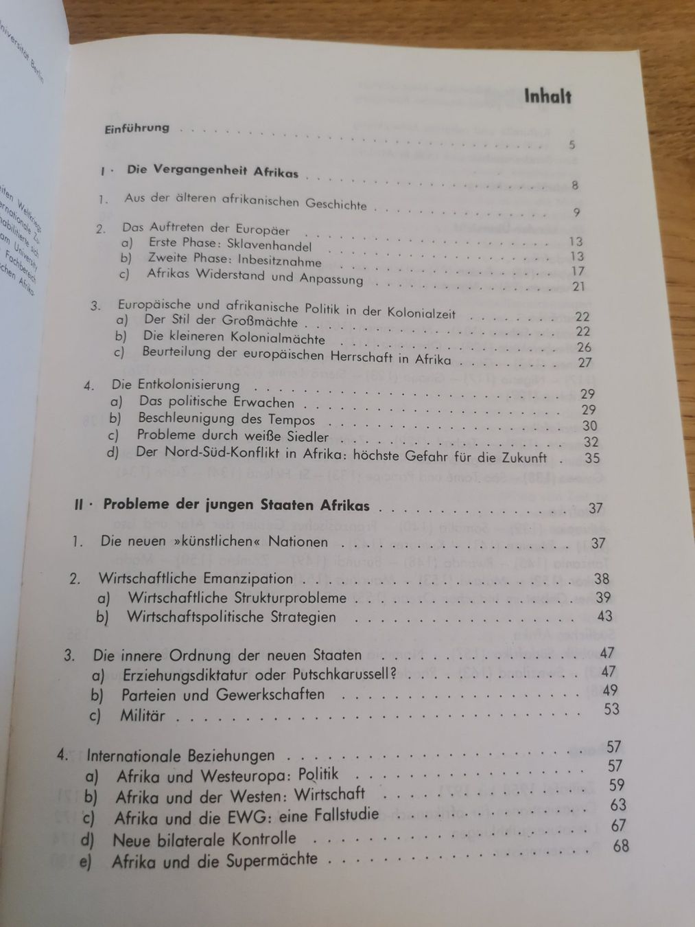 Bücher: Afrika: Eine politische Länderkunde – Gebraucht aus Wiesendangen von MMoretto 2