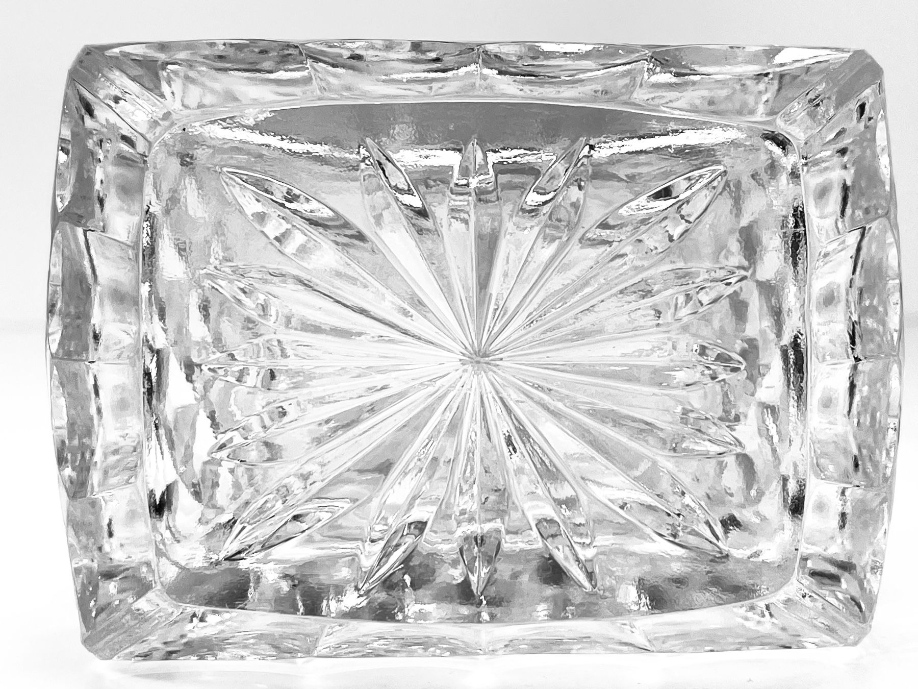 Caraffe: Elegante Kristallkaraffe/Whiskeykaraffe mit Glasstopfen – Usato da Zürich venduto da Arche_Brockenhaus 8