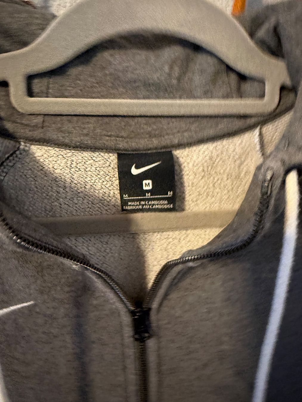 Nike Jacken: Nike Sweatjacke Gr.M grau – Gebraucht aus Visperterminen von ele_8n98 1