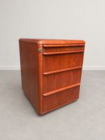 Hochwertiger Rollcontainer, Mid-Century-Stil