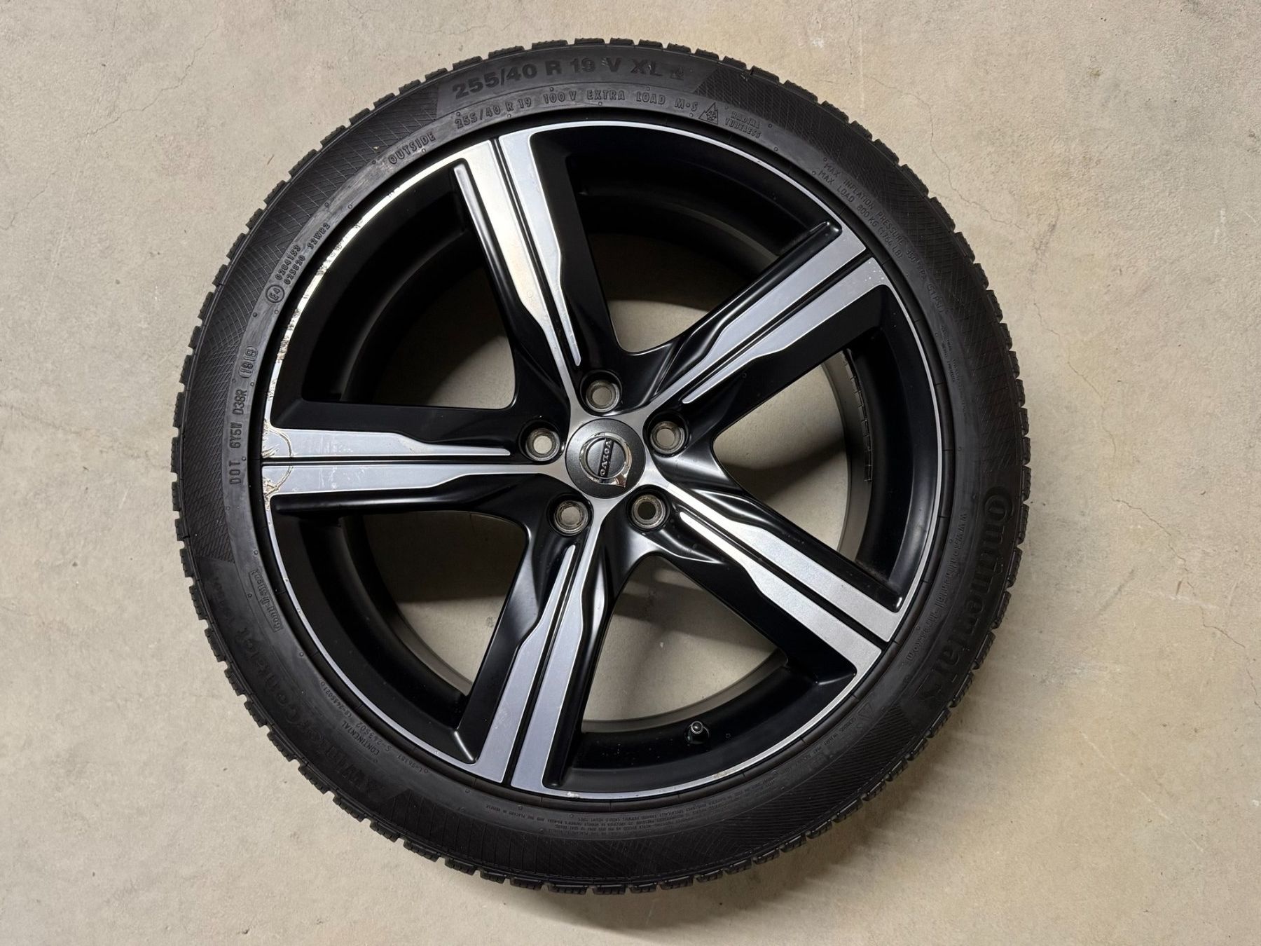Volvo Pneus & Roues: Volvo original Winterräder 19" – D'occasion à Amsoldingen par 242GT 3