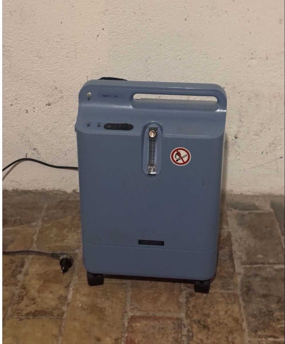 Philips Attrezzature mediche: Oxygen concentrator Phillips Everflow OPI with new filter – Usato da Zürich venduto da lou_6xjl 1