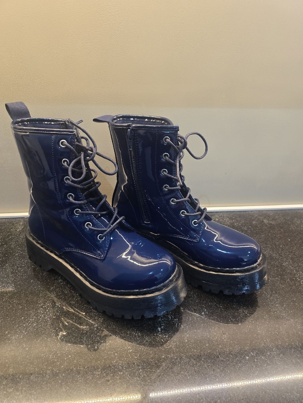 Scarpe da donna: Glamorous Boots Lack Navy - Grösse 37 – Usato da Hägglingen venduto da Raff_Ella