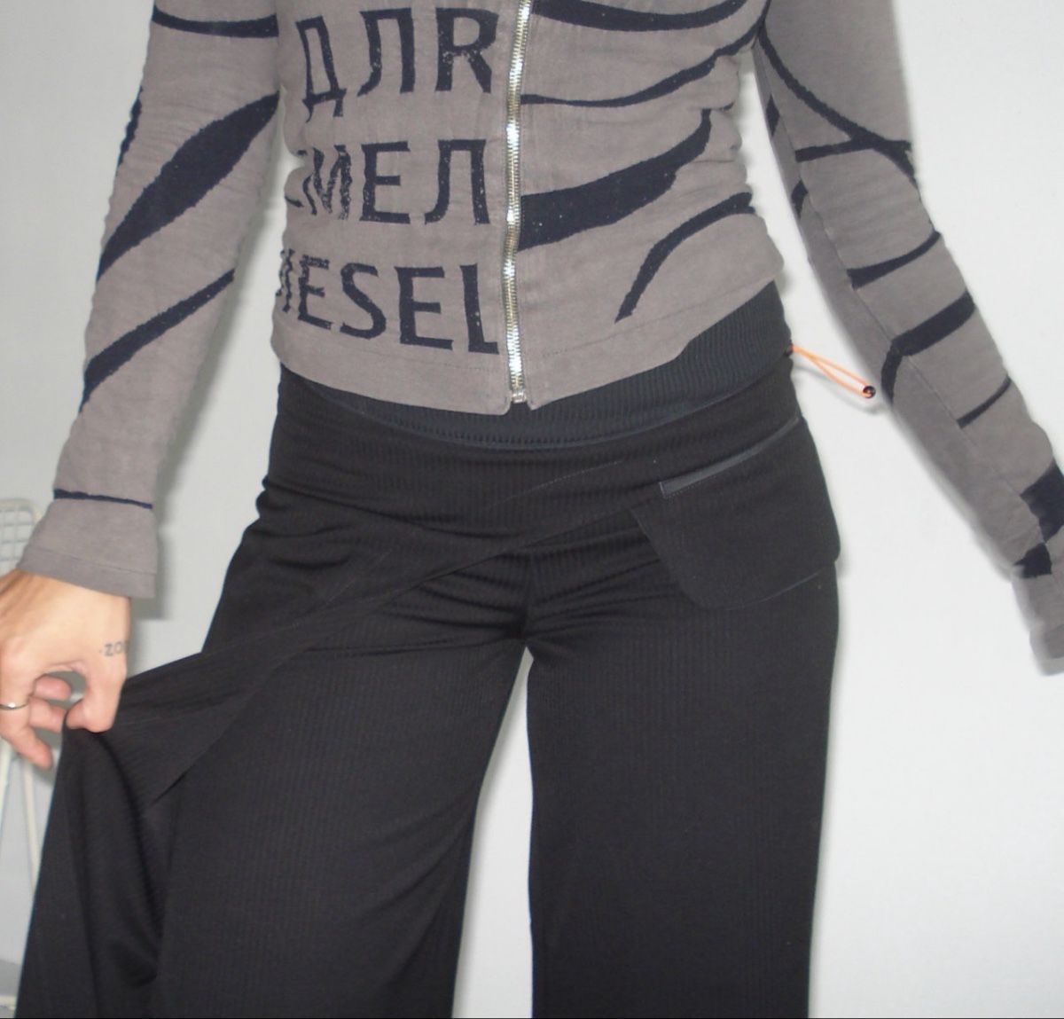 Pantalons: asymmetric cop copine trousers – D'occasion à Buochs par zukkias 2