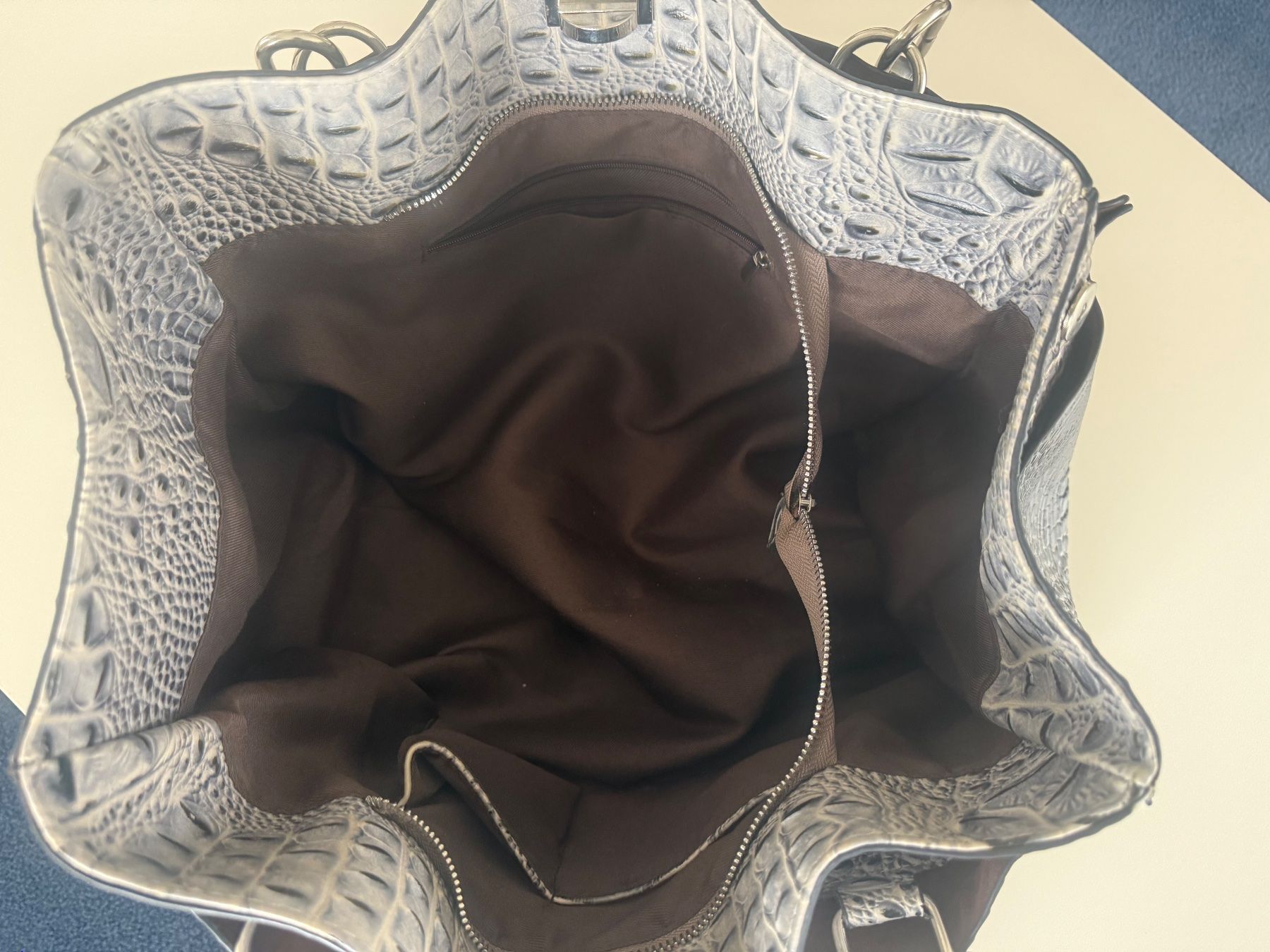 Taschen für Damen: Handtasche in Kroko-Optik, in grau – Gebraucht aus Zollikon von dorean 7