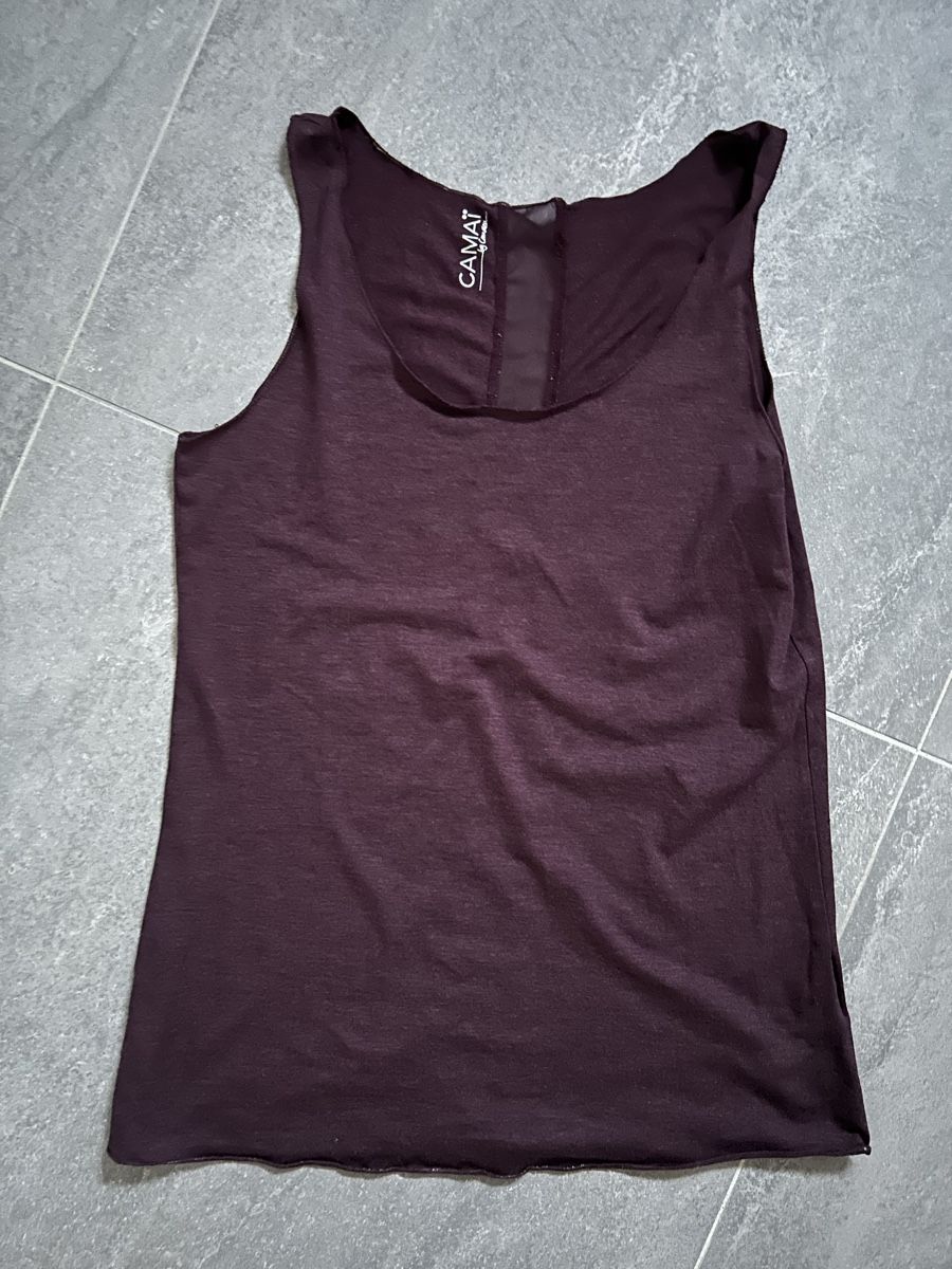 Tops: Débardeur Camaieu prune taille M – D'occasion à Bôle par sev_n85b