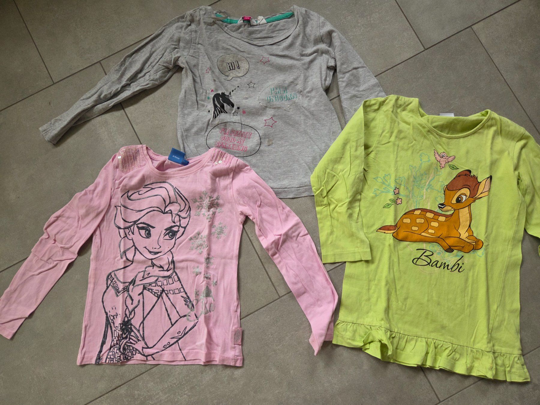 Lotti & Set di vestiti: 10- teiliges Kleiderpaket Grösse 122 – Usato da Wiesendangen venduto da troawus 4