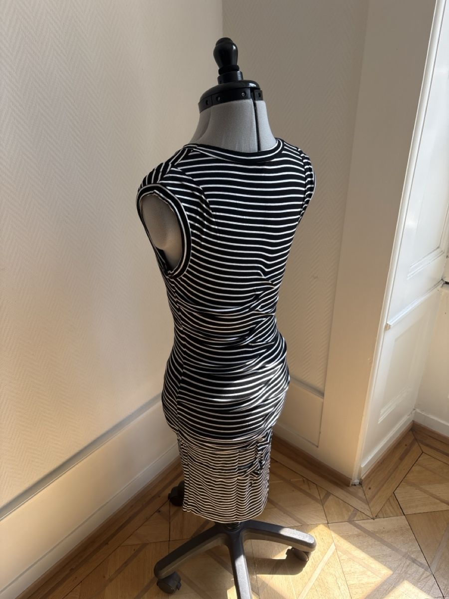 Vestiti: Robe rayée noire et blanche taille S bon état – Usato da Genève venduto da fan_5n8s 1