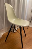 Vitra Eames Fiberglass Side Chair DSW Stuhl