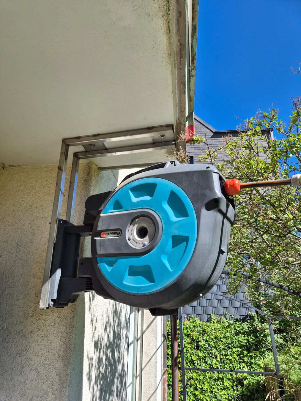Gardena Tubi & Tubi flessibili: GARDENA Wand-Schlauchbox  mit Halter Rostfrei – Usato da Arlesheim venduto da Bmw3204