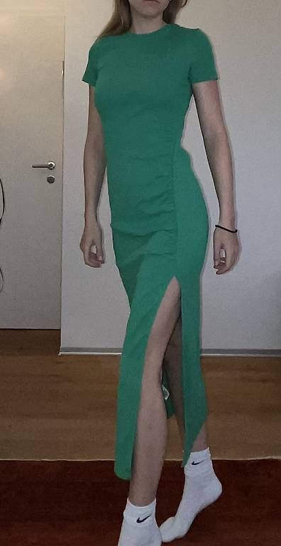 Robes: Grünes langes Kleid mit Schlitz – D'occasion à Murten par leonie_tutti 2