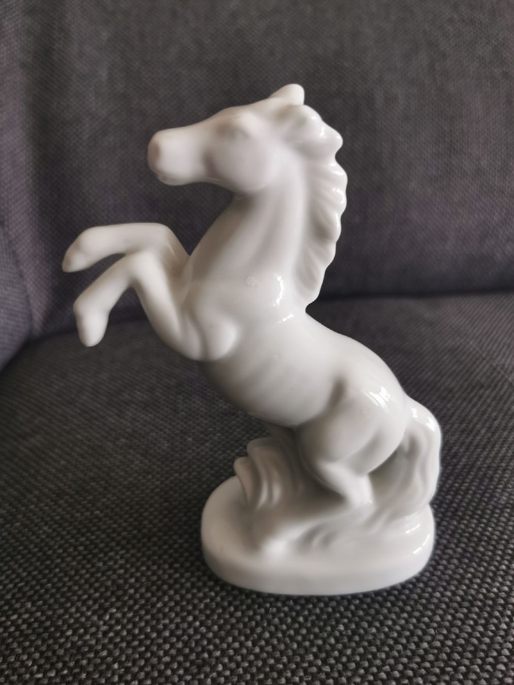 Statuette: Porzellan Pferd weiss – Usato da Buchs SG venduto da and_s6ps