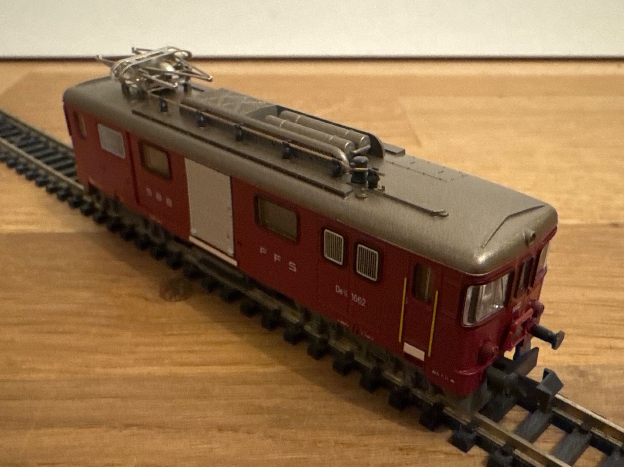 Hobbytrain Modellini di ferrovie: Hobbytrain 14442 SBB E-Lok De 4/4 1662 – Nuovo (secondo la descrizione) da Schlierbach venduto da Look8 1