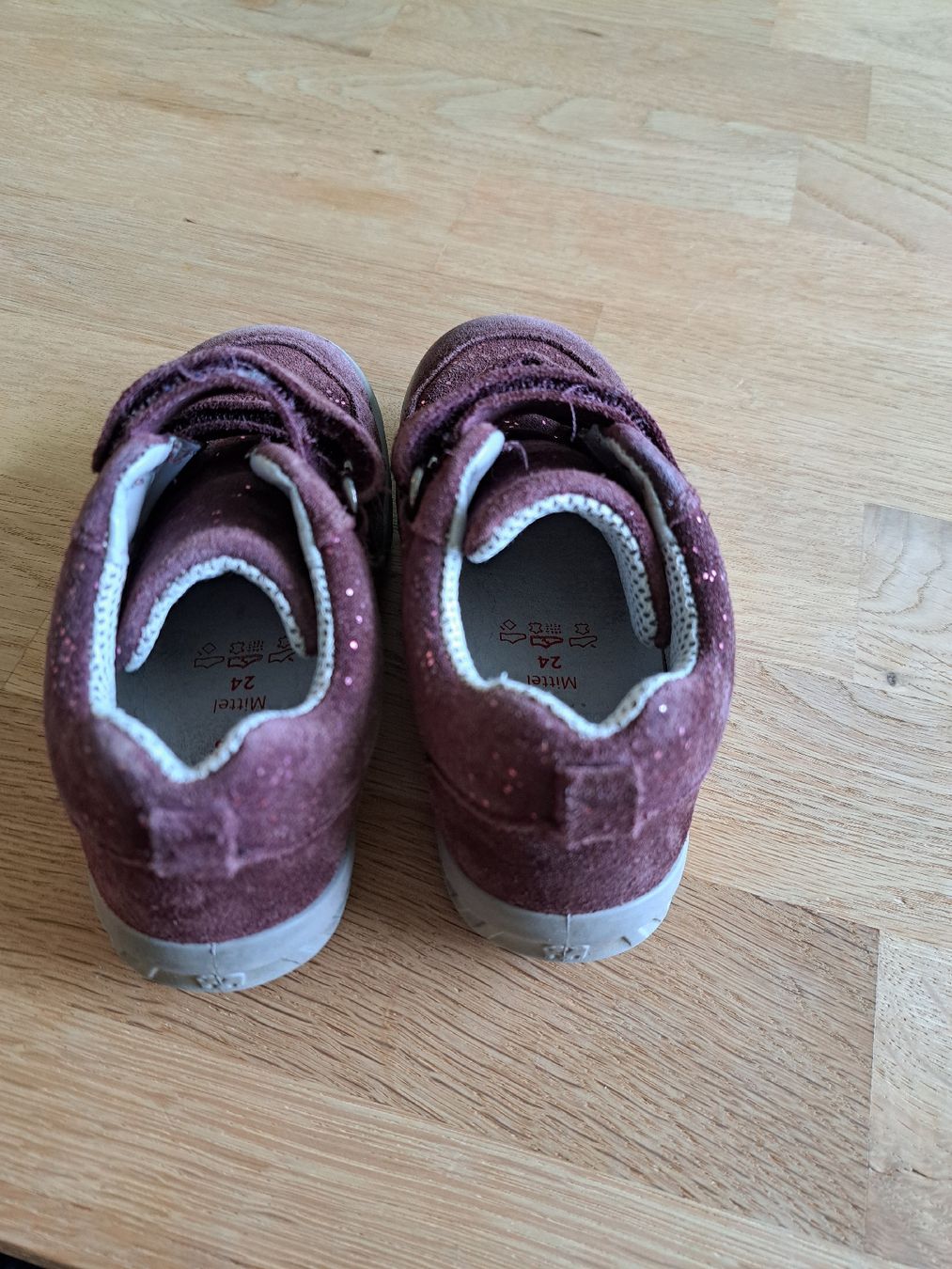 Elefanten Scarpe per ragazze: Glitzer Halbschuhe Elefanten 24 – Usato da Bergdietikon venduto da Staphylococcus 1