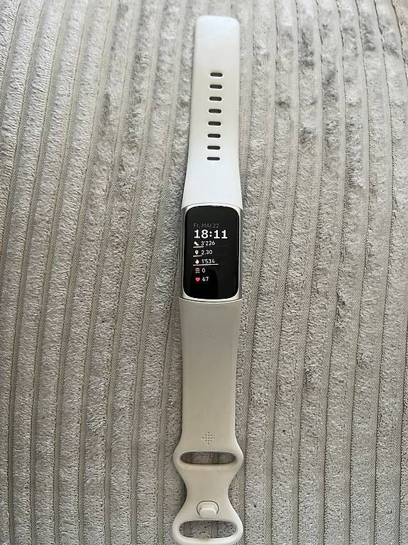 Smartwatch: Fitbit Charge 6 inkl 7 Armbänder – D'occasion à Ebikon par may_vx87