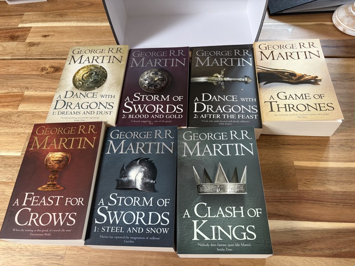 Libri: Game of thrones complete collection in English – Usato da Crissier venduto da Nouchki76 4