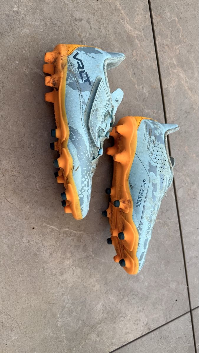 Decathlon Herrenschuhe: Fussballschuhe, Decathlon, Gr. 34, Top! – Gebraucht aus St. Gallen von SYu_1122 1