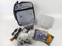 Playstation 1 mit Tasche, Spiel und Controller im Set - PS1