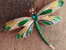 Brosche Libelle mit Strass-Steinchen grün-gelb-blau