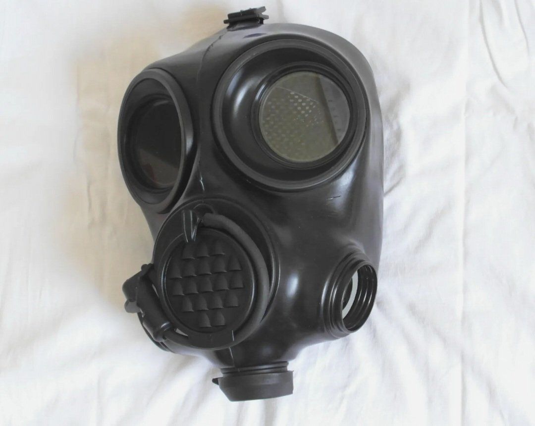 Gesichts- und Gehörschutz: Gasmaske OM-90. Neuwertig – Neu (gemäss Beschreibung) aus Fislisbach von jos_cf6h