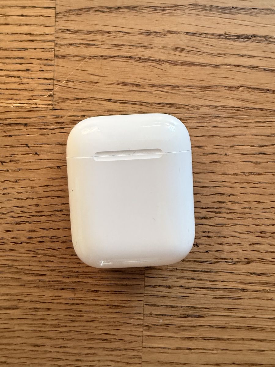Apple Casques audio: Apple AirPods  – Défectueux à Sugiez par Mlle_Bakets
