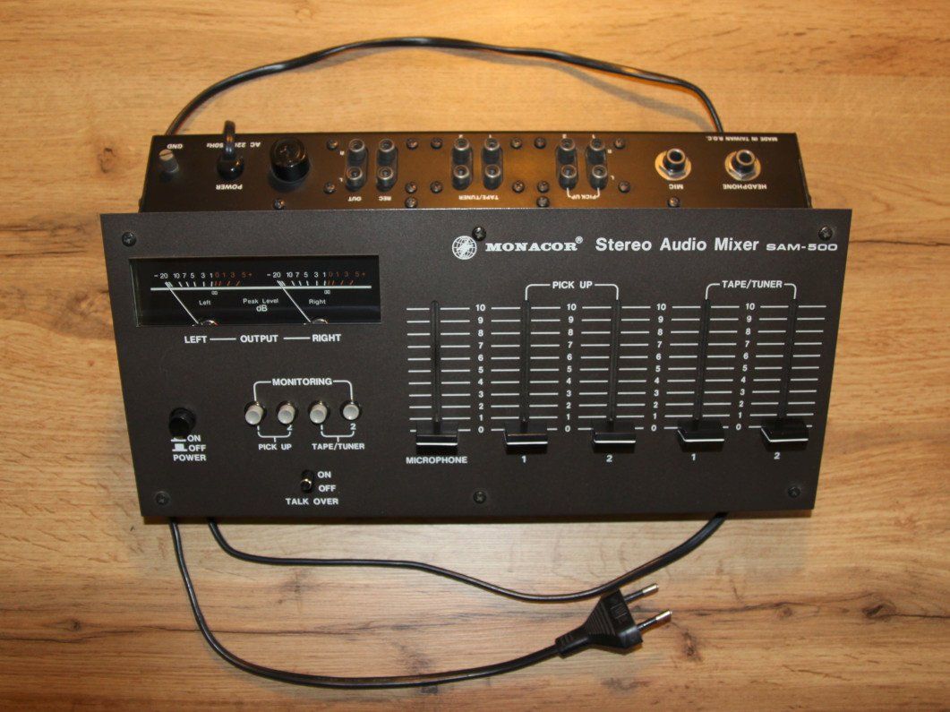 Monacor Console di mixaggio: Monacor Stereo Audio Mixer SAM-500 – Usato da Riehen venduto da Revodidi