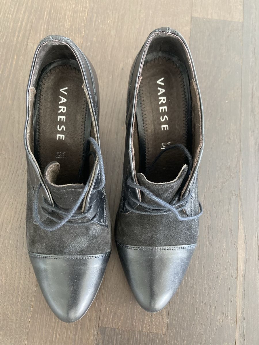 Scarpe da donna: Schwarze Schuhe  von Varese – Usato da Wetzikon ZH venduto da Geri73