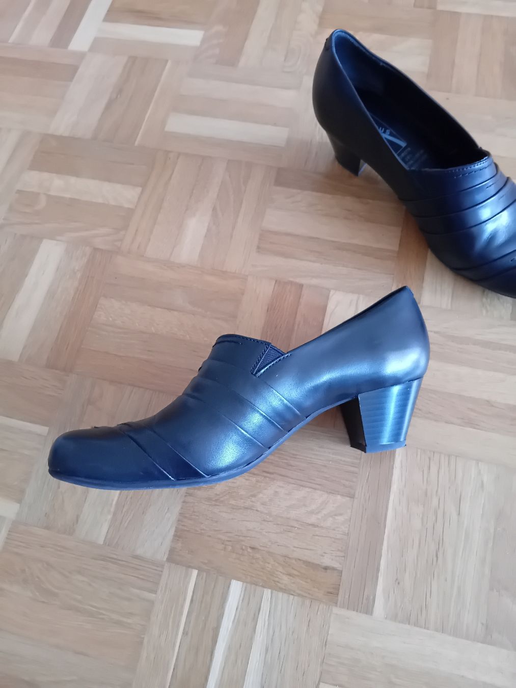 Damenschuhe: elegante Leder Halbschuhe Grösse 41 – Gebraucht aus Zürich von Gillheri 8