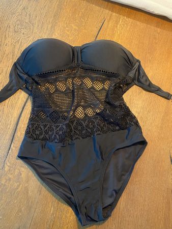 Schwarzer Badeanzug mit Spitze, Grösse 38 - Sommer!